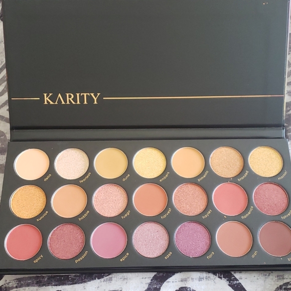 Karity Picante Eyeshadow Palette - Picture 2 of 5